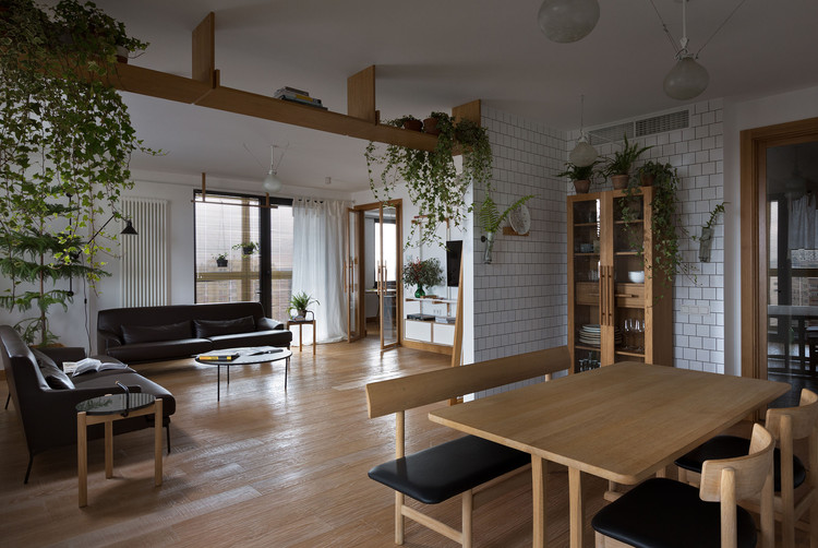 Apartment in Kiev / Alena Yudina - Interior Photography, Table, Beam, Chair