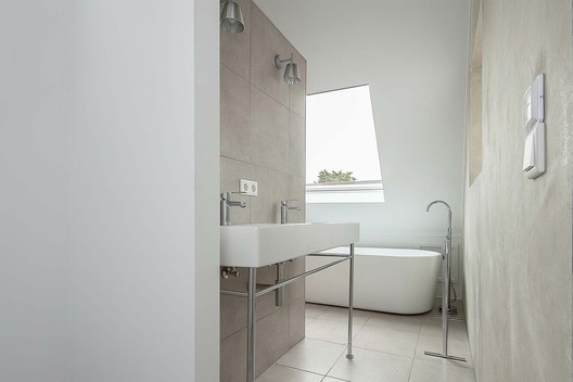 House in a House / Global Architects - Bathroom, Windows, Sink