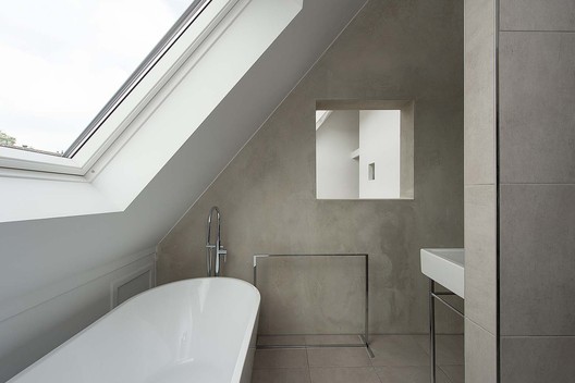 House in a House / Global Architects - Windows, Bathroom