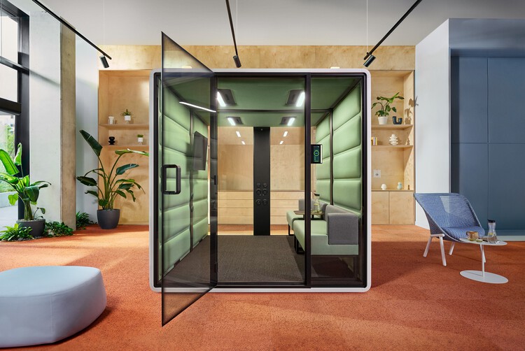 Step Into Comfort: The Next Giant Leap for Office Ergonomics - Image 5 of 7