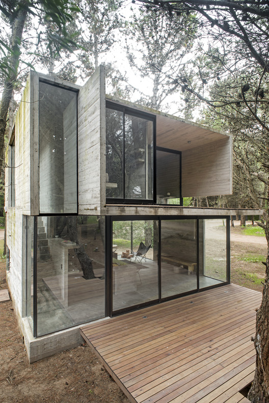H3 House / Luciano Kruk - Facade