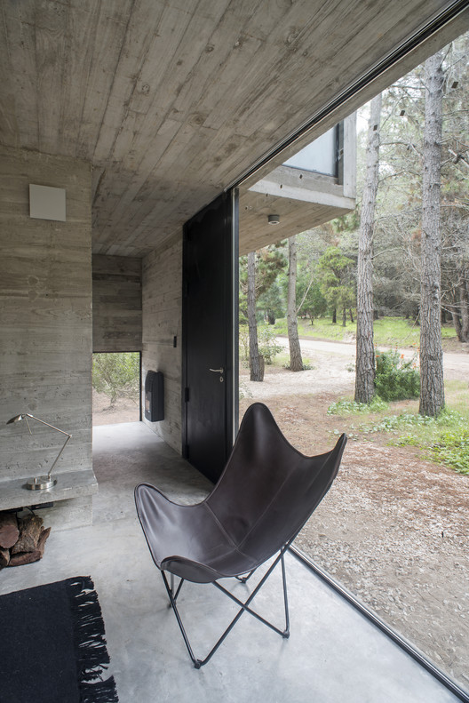 H3 House                                                                                                                                   / Luciano Kruk - Wood, Chair, Beam