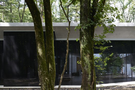 IT IS A GARDEN / ASSISTANT - Facade