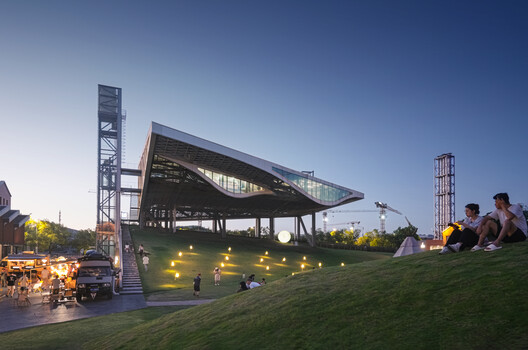 Jingdezhen Taoxichuan Cloud Engine Energy Center / XING DESIGN