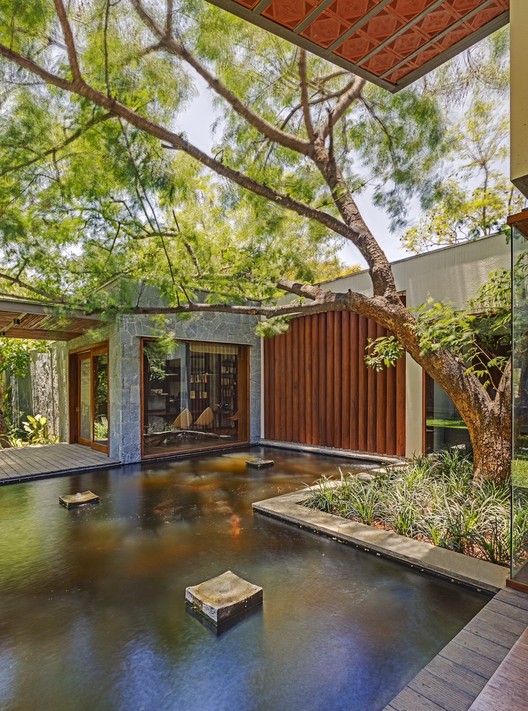 Krishnan House / Khosla Associates - Lighting, Garden, Courtyard