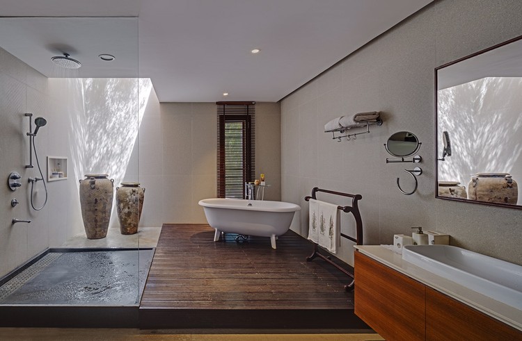 Krishnan House / Khosla Associates - Bathtub, Bathroom, Sink, Shower