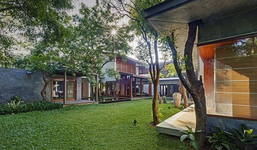 Krishnan House / Khosla Associates - Windows, Facade, Garden, Courtyard