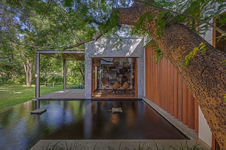 Krishnan House / Khosla Associates - Garden, Deck, Courtyard