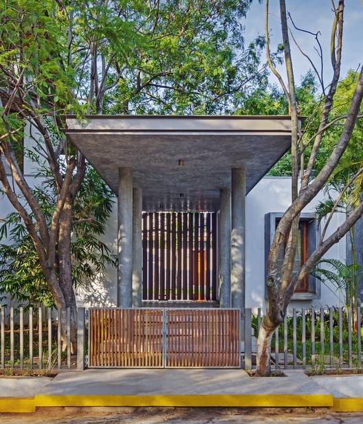 Krishnan House / Khosla Associates - Fence, Facade