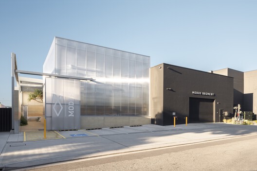Exploring the Boundaries of Polycarbonate: 25 Exemplary Projects Showcasing Its Versatility - Image 19 of 49