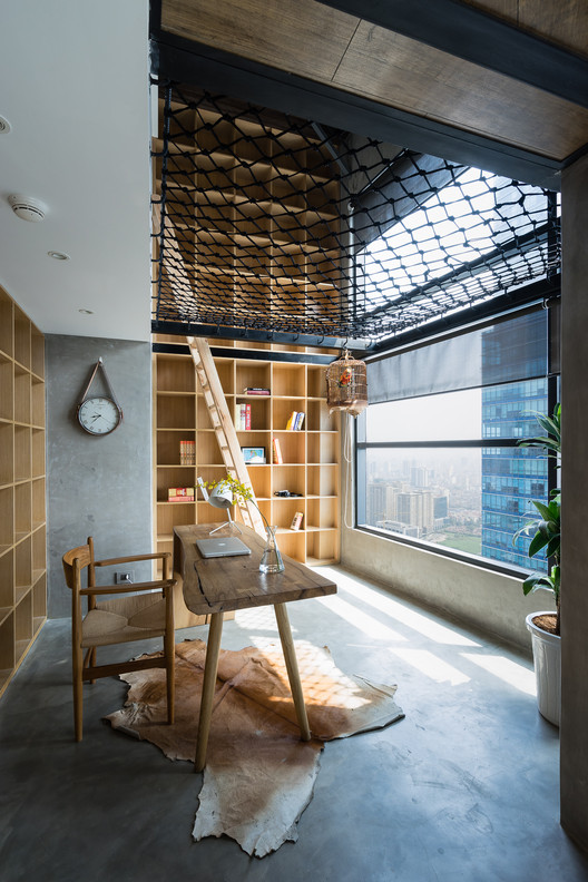 Party Apartment / Nghiêm Phong + Đào Thành - Chair, Beam