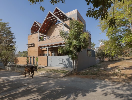 Madhura House / Design Kacheri