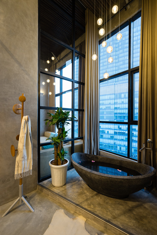 Party Apartment / Nghiêm Phong + Đào Thành - Bathtub, Windows, Bathroom