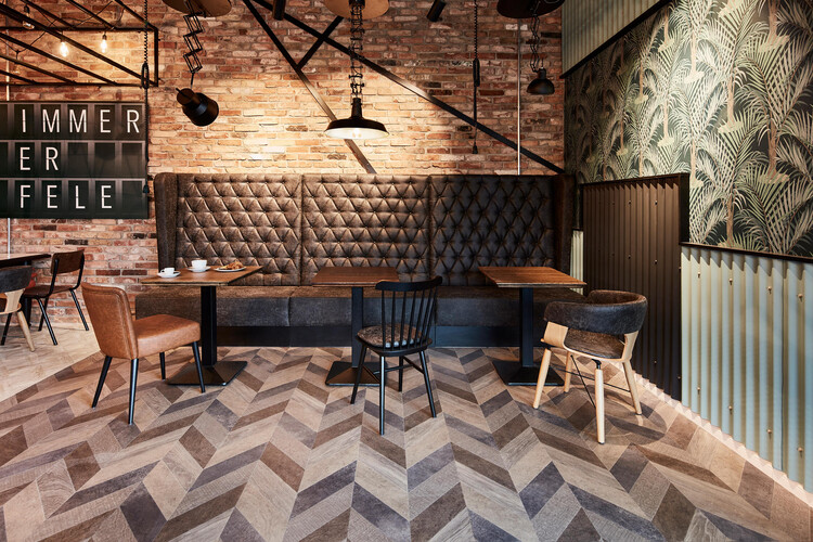 Mesmerizing Zigzags: Exploring the Herringbone Pattern in Architecture - Image 20 of 24
