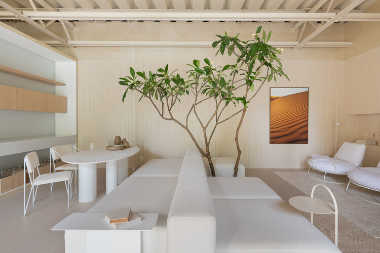 Neutrals in Interior Design: 30 Homes with an Understated Color Palette - Featured Image