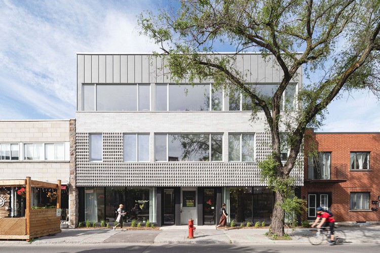 Off Plaza Building / L. McComber  - Exterior Photography, Office Buildings, Facade