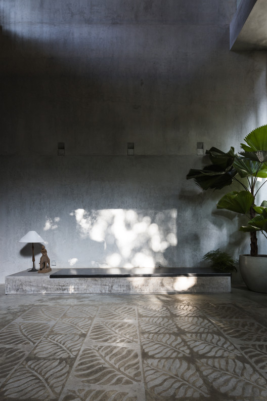 Thong House / NISHIZAWAARCHITECTS - Concrete