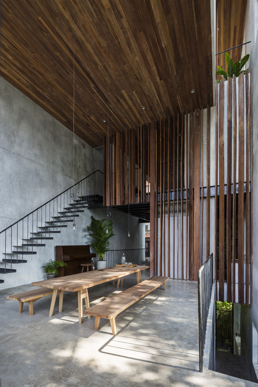 Thong House / NISHIZAWAARCHITECTS - Wood, Table, Beam