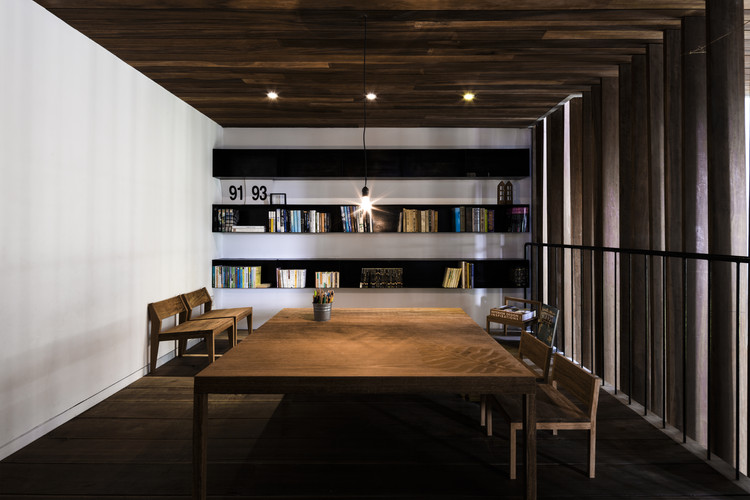 Thong House / NISHIZAWAARCHITECTS - Table, Wood, Shelving, Chair, Beam