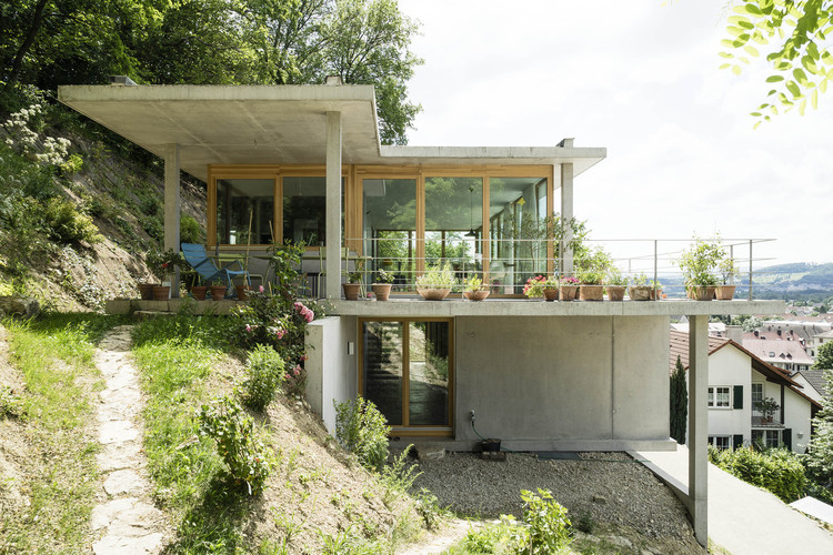 House on a Slope / Gian Salis Architect - Exterior Photography, Windows