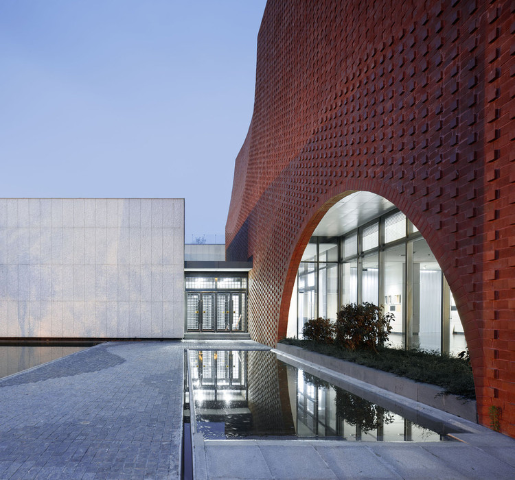 The Colors of Brick - Image 39 of 48