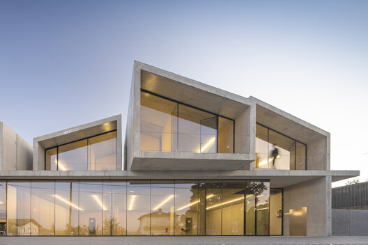 What Is the Difference Between Precast and Prefabricated Concrete Structures? - Image 5 of 11