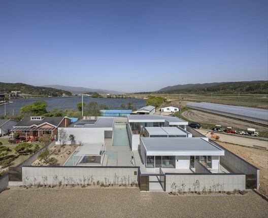 Seoeunjae House / PLS Architects