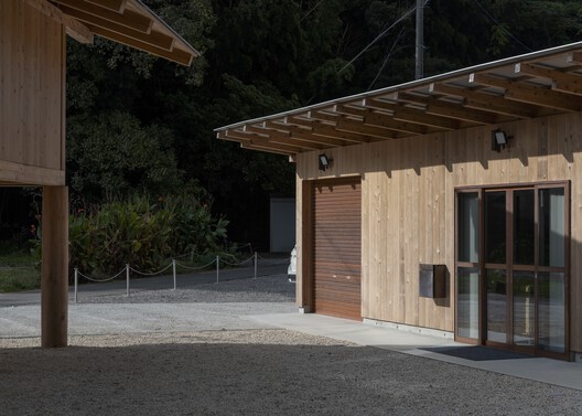 Terabe Guest House / Tomoaki Uno Architects - Exterior Photography, Windows, Beam