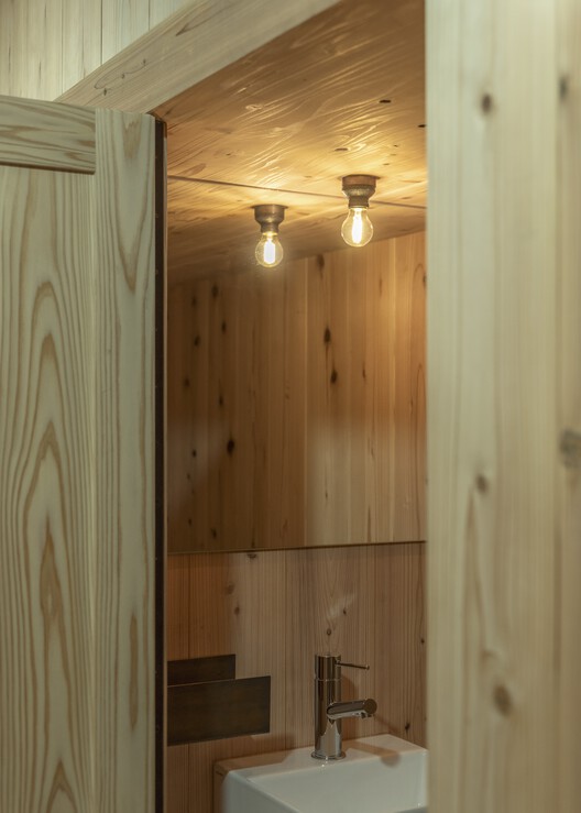 Terabe Guest House / Tomoaki Uno Architects - Interior Photography, Sink, Bathroom, Beam
