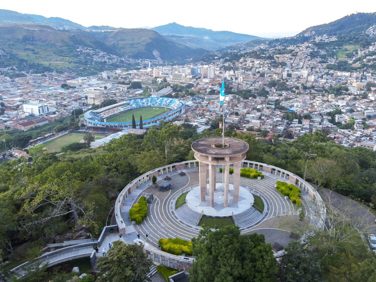 The Urbanism of Tegucigalpa: How Modernist Planning Shaped Honduras’ Capital - Arch Daily Interviews