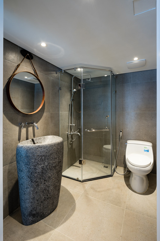 Party Apartment / Nghiêm Phong + Đào Thành - Bathroom, Lighting, Shower, Sink, Toilet