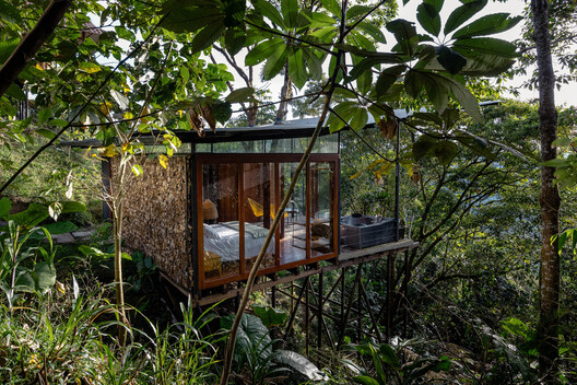 A Lodge in the Pigüe / Mestizo Estudio Arquitectura