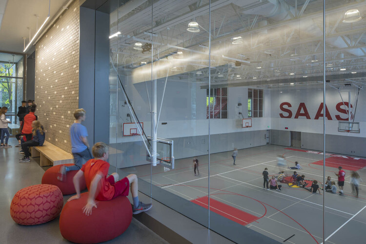 Versatility and Efficiency in Acoustic Design for Schools, Offices, and Sports Spaces - Featured Image